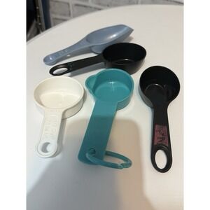Vintage mixed measuring cups lot Ekco plastic kitchen 5 pcs